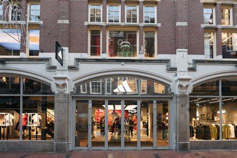 Adidas kalverstraat 87 Amsterdam